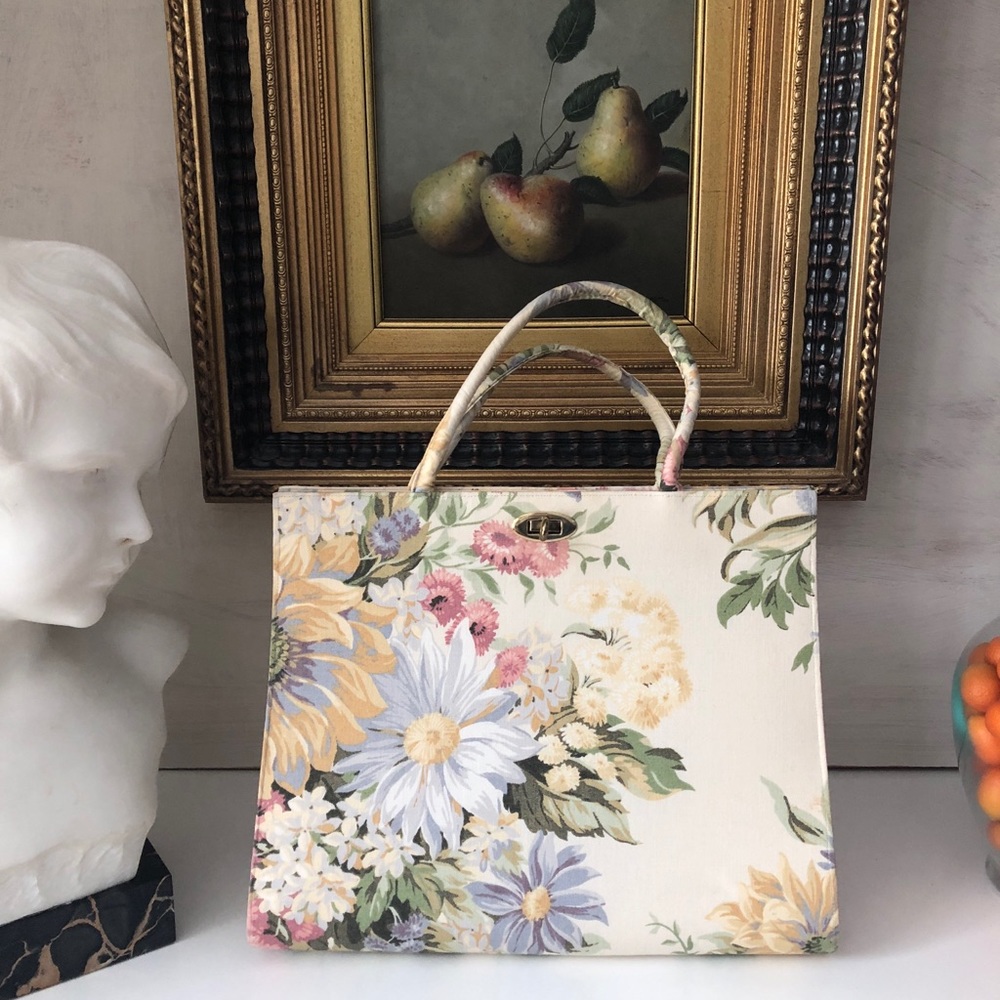 SOLD💫vintage💫 Margaret Smith floral purse